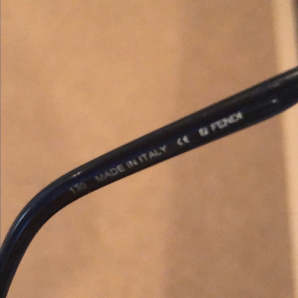 FENDI SUNGLASSES - AUTHENTIC - Blue tinted lenses - Picture 4 of 6